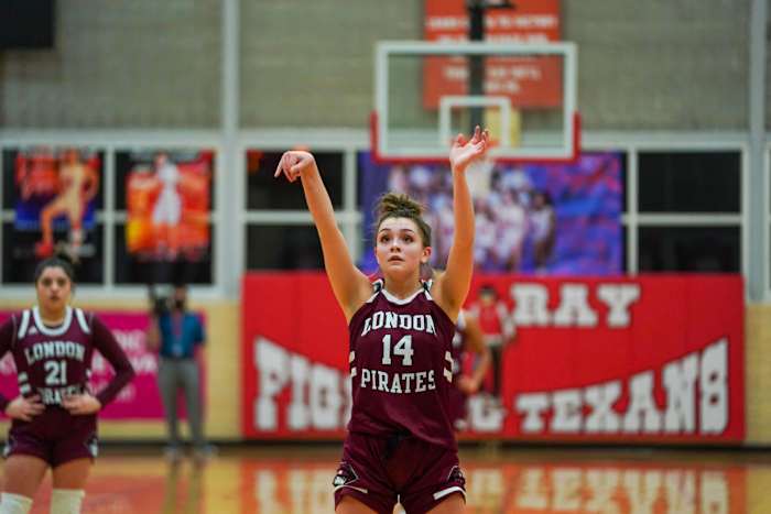 mathis-london-girls-basketball-playoffs00021